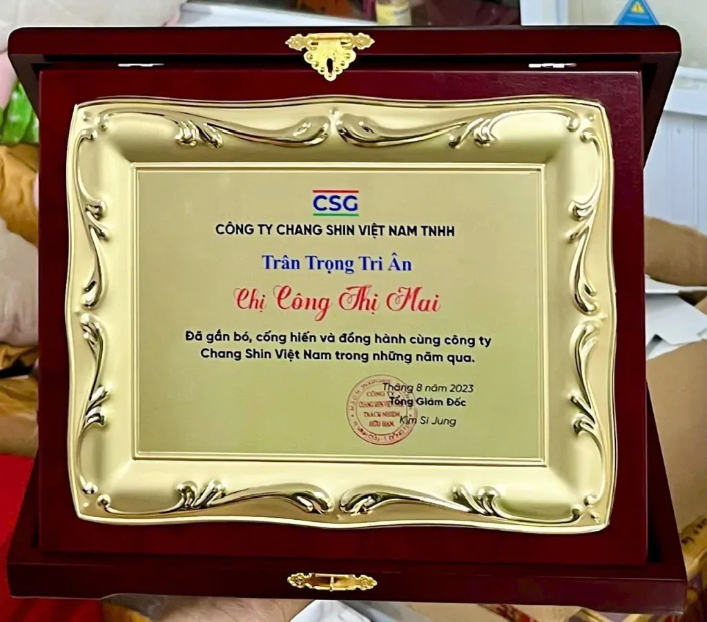 Hộp quà tặng vinh danh